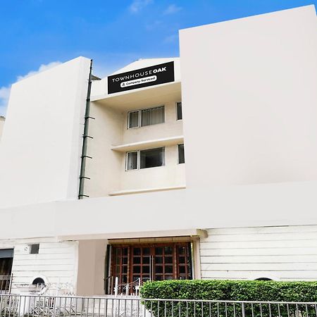 Hotel Super Townhouse Oak Vashi Turambhe Exterior foto