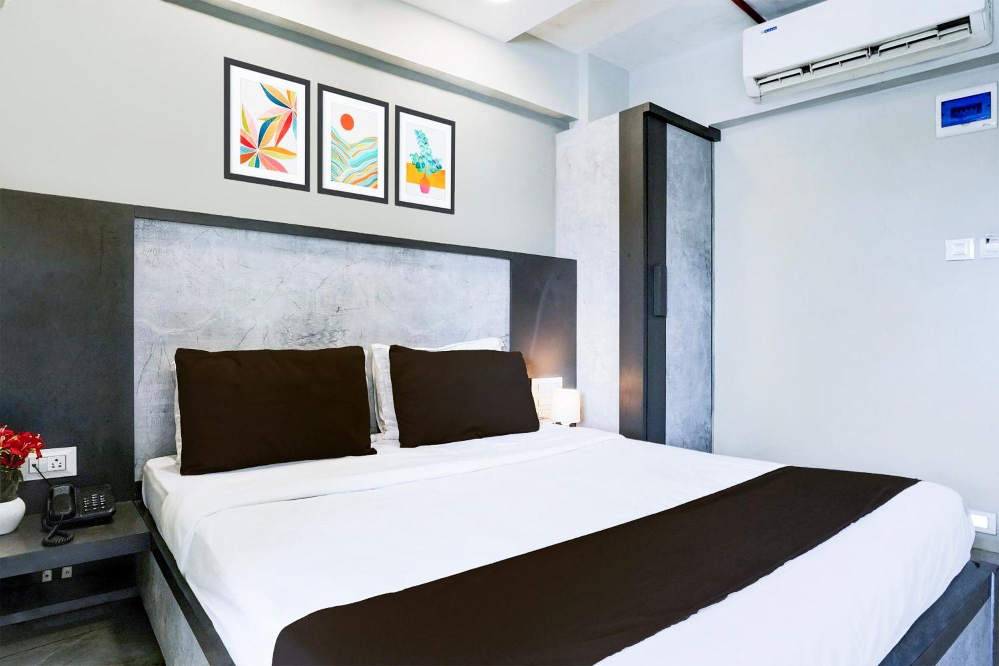 Hotel Super Townhouse Oak Vashi Turambhe Exterior foto