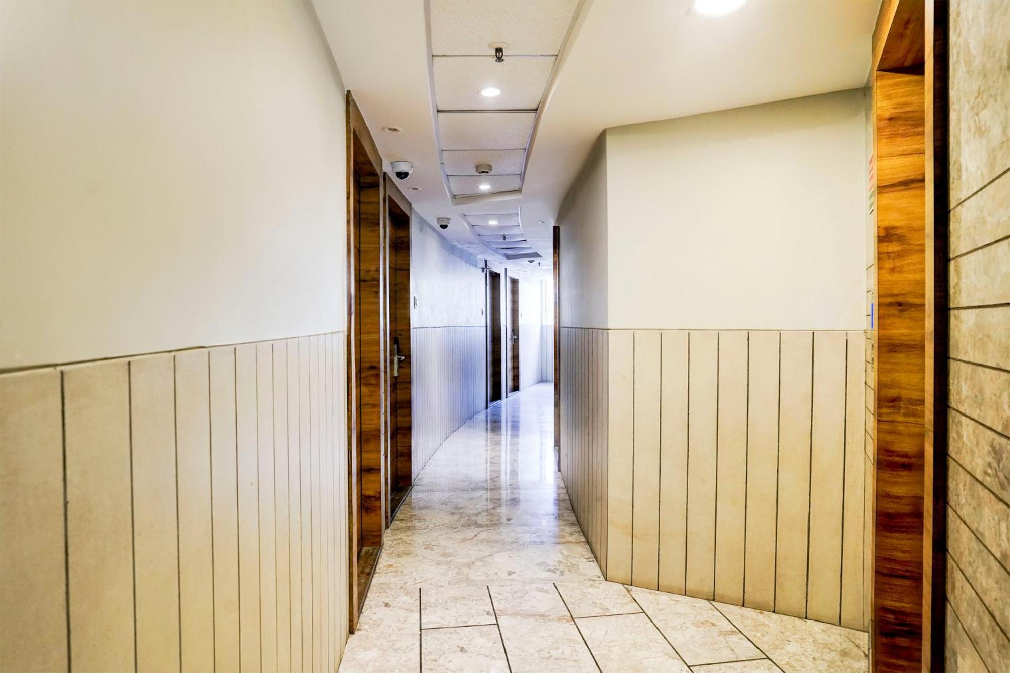 Hotel Super Townhouse Oak Vashi Turambhe Exterior foto